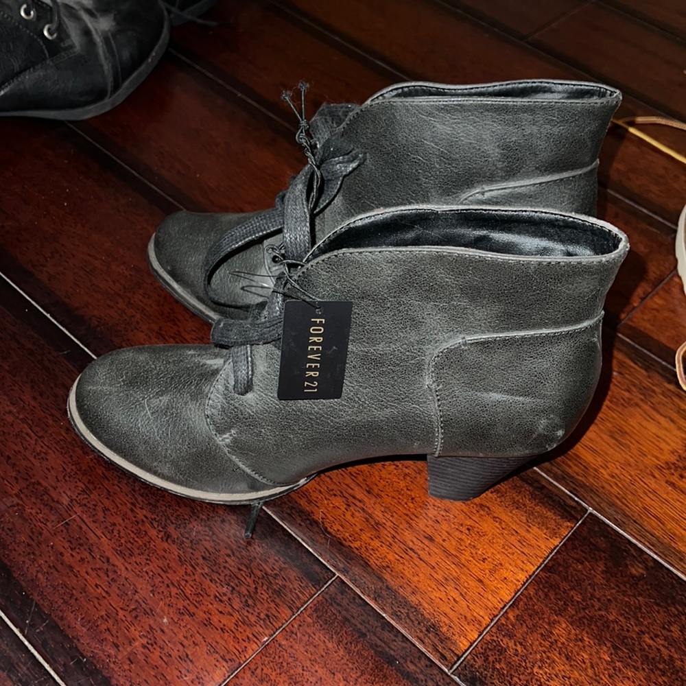 Black forever 21 heel booties